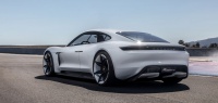 Porsche представляет первую электрическую модель под названием Taycan